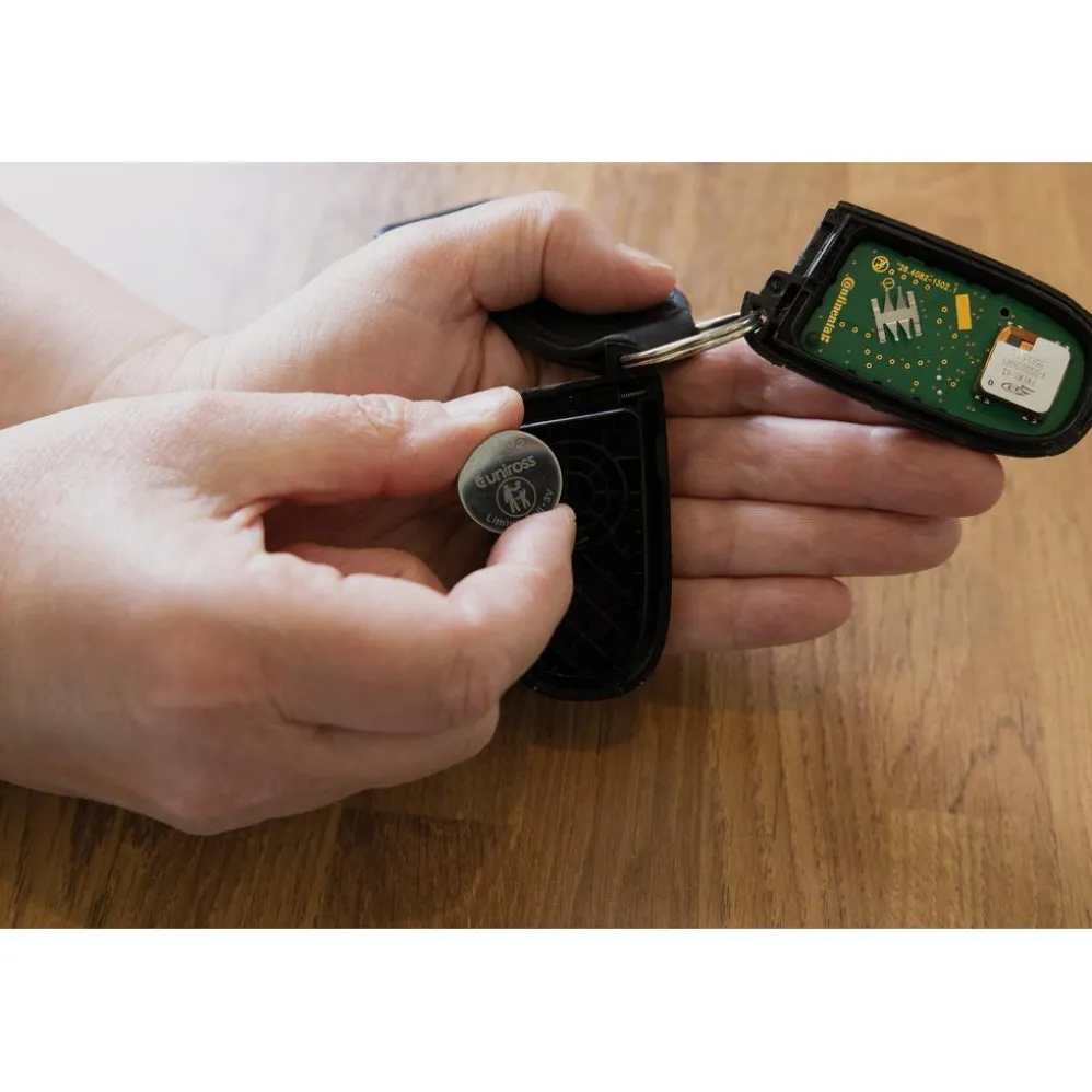Uniross Lithium Coin Cell CR2032 Battery